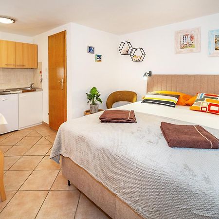 Studio Apartment Tea บัชกา ภายนอก รูปภาพ