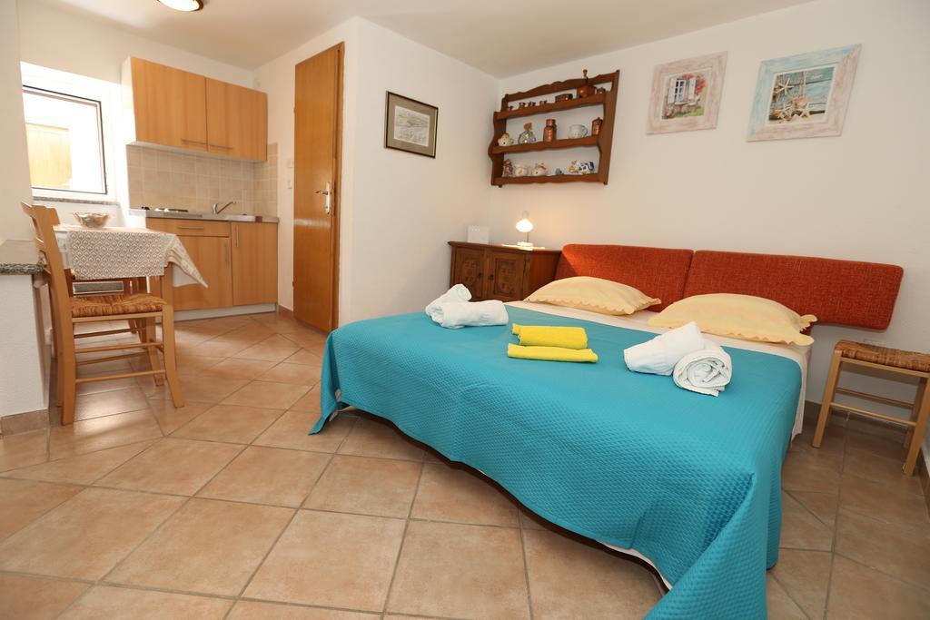 Studio Apartment Tea บัชกา ภายนอก รูปภาพ